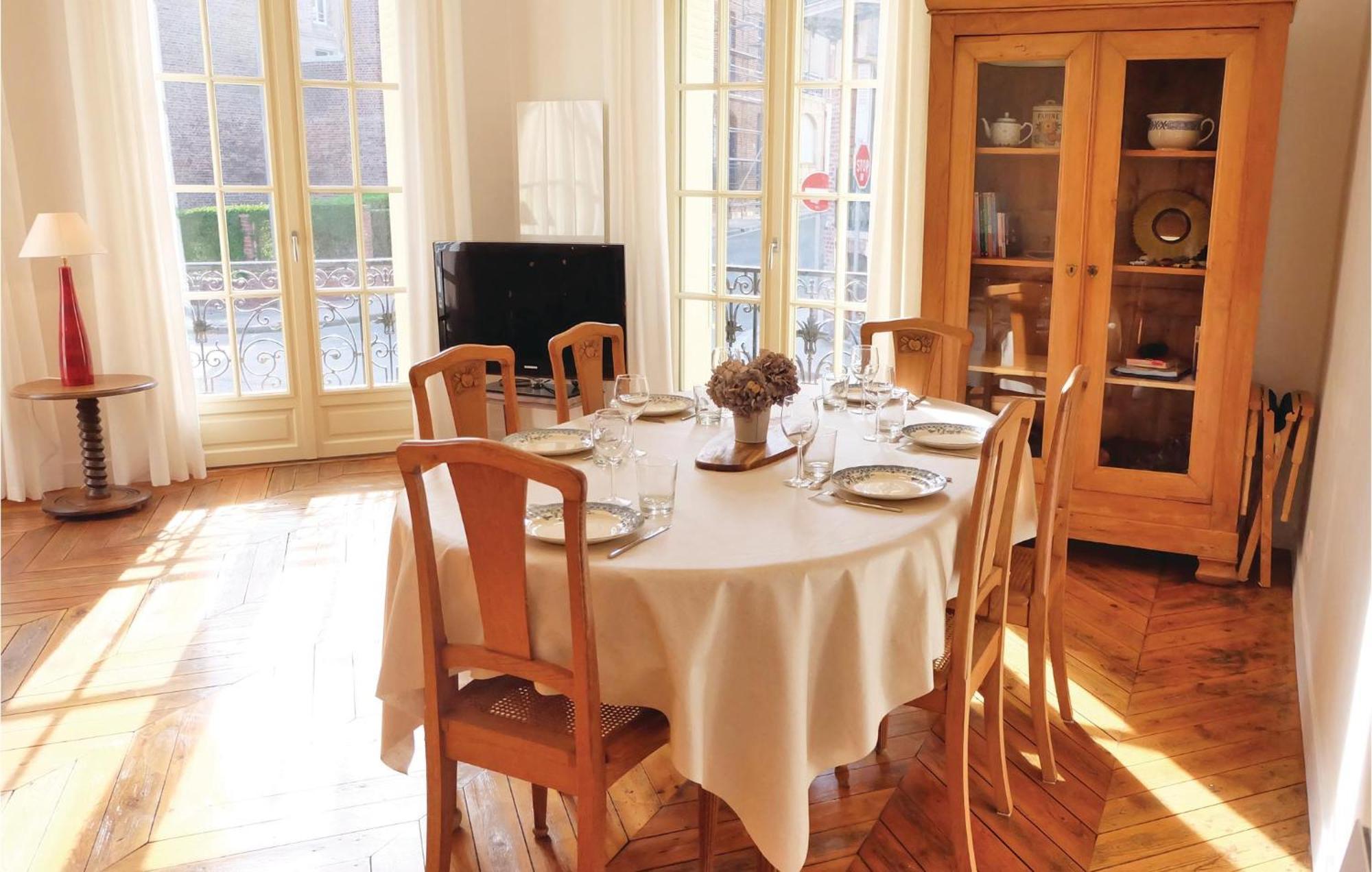 2 Bedroom Awesome Apartment In Мер-ле-Бен Экстерьер фото