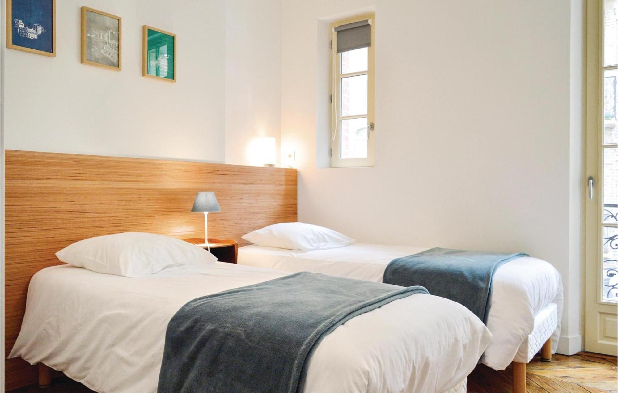 2 Bedroom Awesome Apartment In Мер-ле-Бен Экстерьер фото