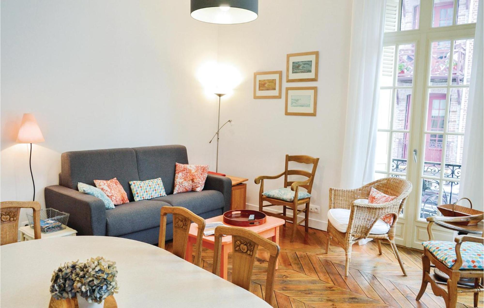 2 Bedroom Awesome Apartment In Мер-ле-Бен Экстерьер фото