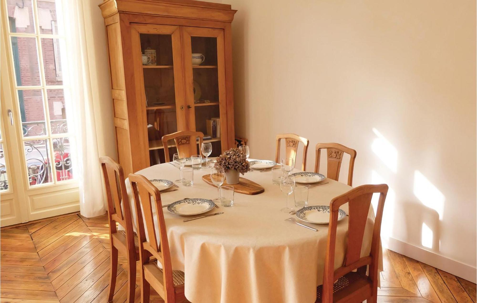 2 Bedroom Awesome Apartment In Мер-ле-Бен Экстерьер фото